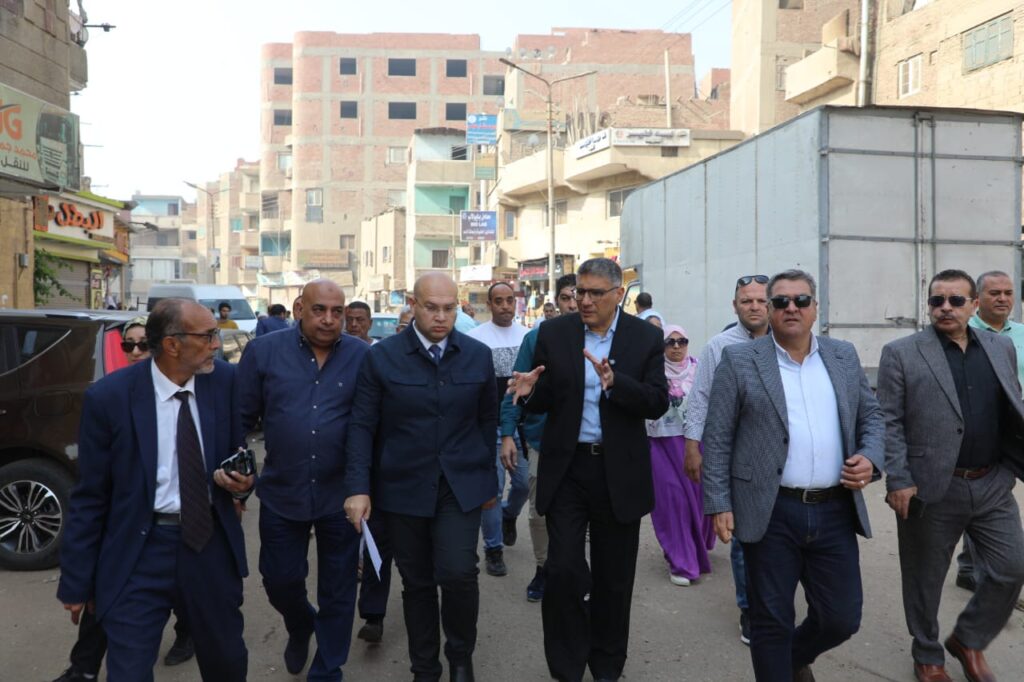 محافظ الجيزة يتفقد مشروعات تطوير الطرق بكرداسة وأوسيم والمنيرة الغربية ويؤكد: تحسين كفاءة المحاور المرورية أولوية لخدمة المواطنين