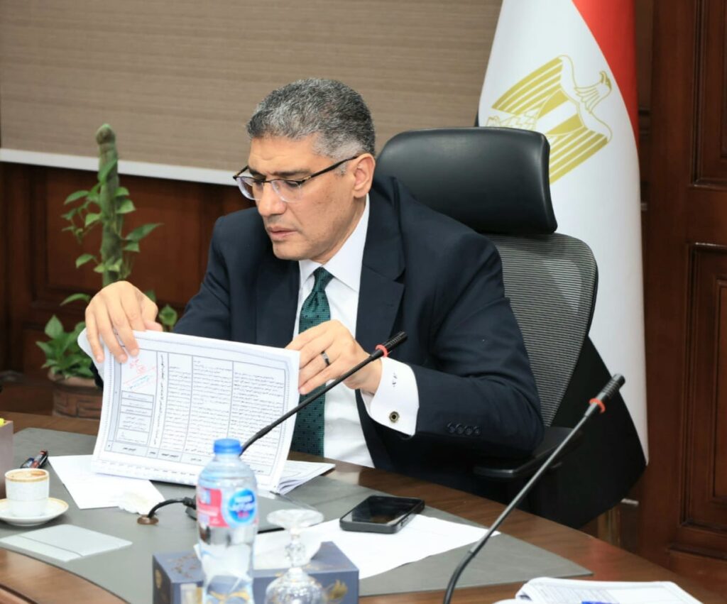 محافظ الجيزة يعقد اللقاء الأسبوعي لبحث شكاوى مواطني جنوب الجيزة والهرم وإمبابة والطالبية