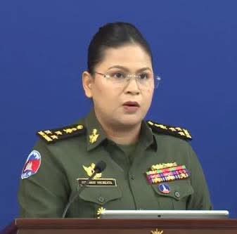 متحدث وزارة الدفاع في كمبوديا نزح عشرين ألف لاجئ بسب هجمات تايلاند على كمبوديا متحدث وزارة الدفاع في كمبوديا نزح عشرين ألف لاجئ بسب هجمات تايلاند على كمبوديا