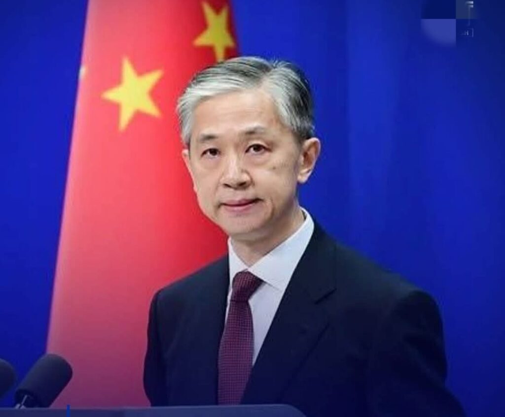 السفير الصيني لدى كمبوديا وانغ ونبين :  الأولوية القصوى الآن هي تحقيق وقف إطلاق النار في وقت مبكر، واستئناف الحوار وحل النزاع الحدودي بالوسائل السلمية.