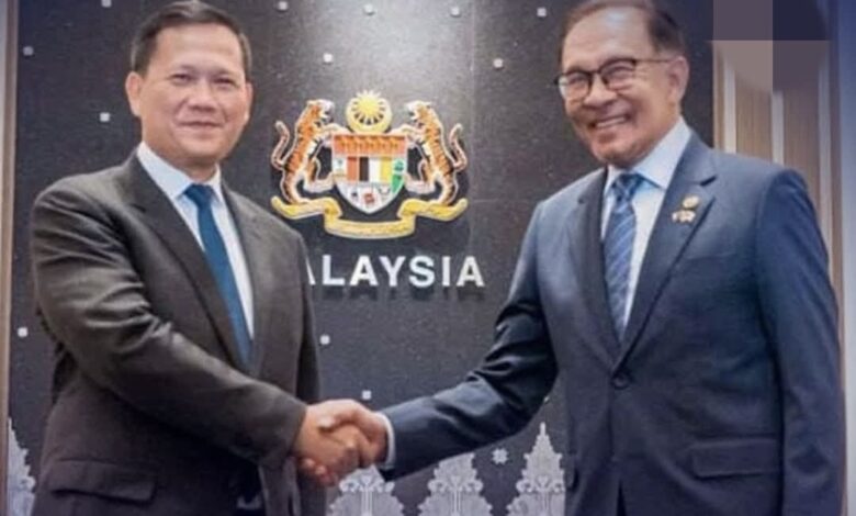 رئيس وزراء كمبوديا يرحب بمبادرة رئيس الوزراء الماليزي لوقف إطلاق النار بين تايلاند وكمبوديا رئيس وزراء كمبوديا يرحب بمبادرة رئيس الوزراء الماليزي لوقف إطلاق النار بين تايلاند وكمبوديا