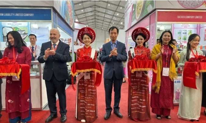 المنتجات الفيتنامية تحظي بإعجاب الأفارقة والمصريين في معرض الصناعات الغذائية والمنتجات الزراعية المنتجات الفيتنامية تحظي بإعجاب الأفارقة والمصريين في معرض الصناعات الغذائية والمنتجات الزراعية