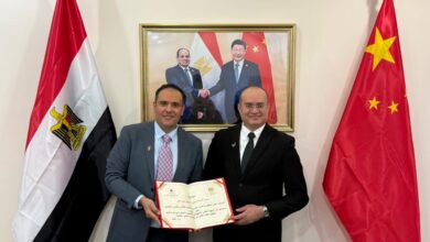 وسام علمي من بكين: سفير مصر في الصين يكرّم الدكتور سامح سمير تقديرًا لإنجازاته العالميك