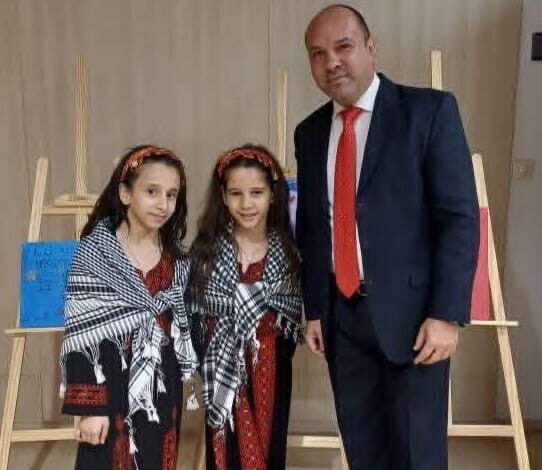 سفير كوبا يشهد معرضا نظمته السفارة الفلسطينية بالقاهرة سفير كوبا يشهد معرضا نظمته السفارة الفلسطينية بالقاهرة