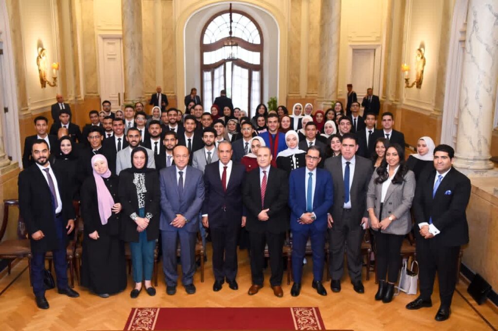 وزير الخارجية يستقبل طلبة كلية السياسة والاقتصاد بجامعة بني سويف وزير الخارجية يستقبل طلبة كلية السياسة والاقتصاد بجامعة بني سويف