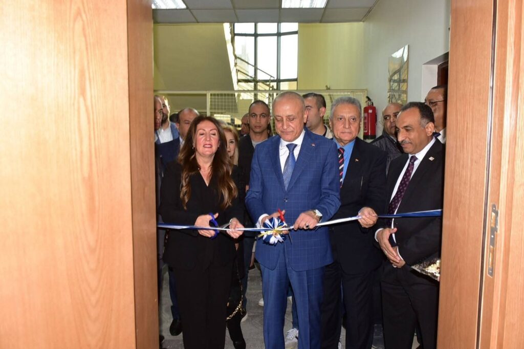 محافظ الأقصر والسفيرة الأمريكية يفتتحان “الركن الأمريكي” بمكتبة مصر العامة