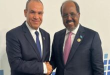 وزير الخارجية والهجرة يلتقي رئيس جمهورية الصومال الفيدرالية على هامش منتدى الدوحة