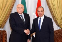 وزير الخارجية يلتقي نظيرة الجزائري