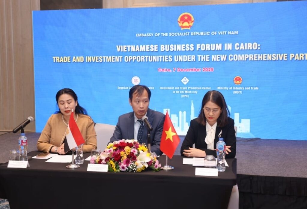 سفير فيتنام يسعى لتعزيز العلاقات الاقتصادية والاستثمارية بين البلدين الصديقين سفير فيتنام يسعى لتعزيز العلاقات الاقتصادية والاستثمارية بين البلدين الصديقين