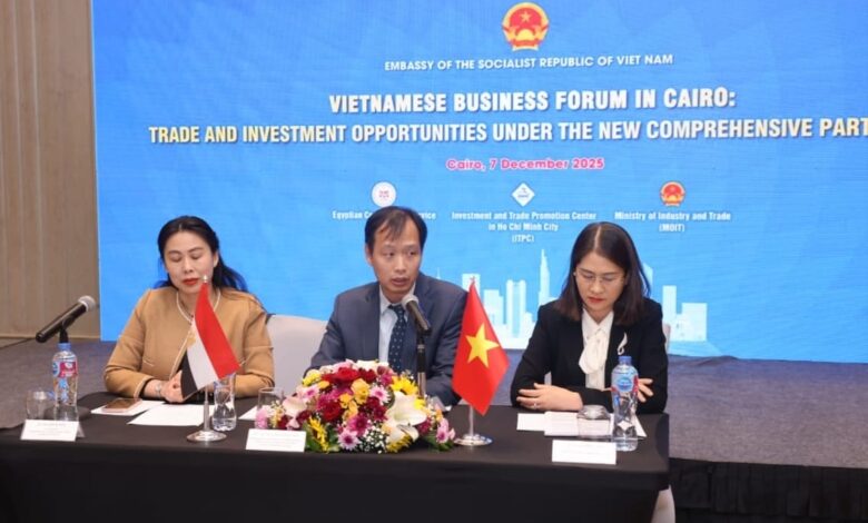 سفير فيتنام يسعى لتعزيز العلاقات الاقتصادية والاستثمارية بين البلدين الصديقين سفير فيتنام يسعى لتعزيز العلاقات الاقتصادية والاستثمارية بين البلدين الصديقين