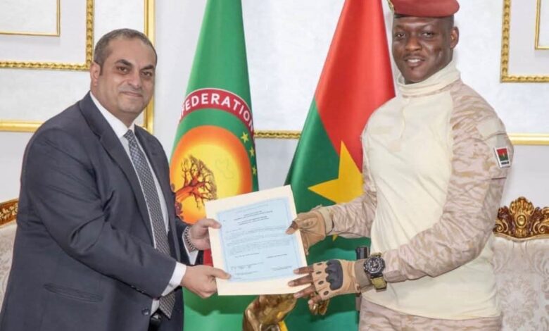 السفير المصرى يُقدم أوراق اعتماده إلى الرئيس البوركيني