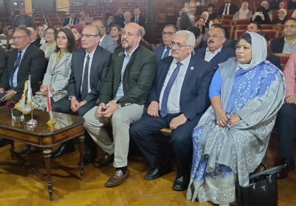 سفيرة بنجلاديش تشهد المعرض التركي المصري في فن الخط العربي