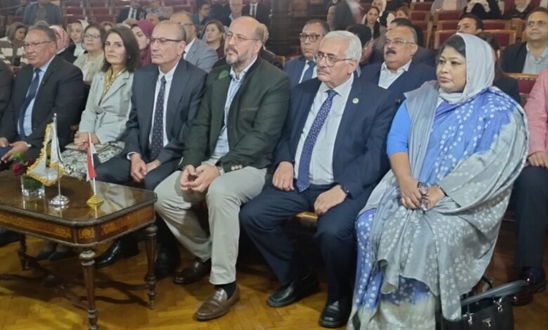 سفيرة بنجلاديش تشهد المعرض التركي المصري في فن الخط العربي