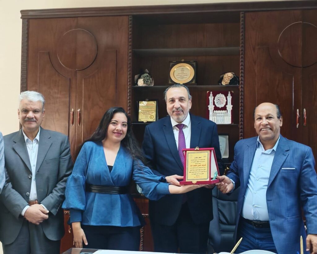 آداب العاصمة تكرّم شريف جاد آداب العاصمة تكرّم شريف جاد