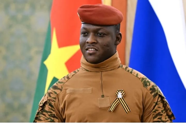 رئيس بوركينافاسو في ذكرى الاستقلال : نحن مراقبون والناس يتابعوننا وليس امامنا خيار سوى النجاح رئيس بوركينافاسو في ذكرى الاستقلال : نحن مراقبون والناس يتابعوننا وليس امامنا خيار سوى النجاح