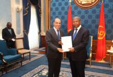 وزير الخارجية يسلم رسالة خطية من السيد رئيس الجمهورية للرئيس الأنجولي