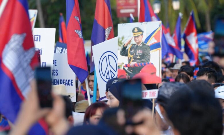 ثقتنا وثقتنا الكاملة مع قادتنا الكمبوديين وقواتنا البطلة وندعو للسلام الدائم ثقتنا وثقتنا الكاملة مع قادتنا الكمبوديين وقواتنا البطلة وندعو للسلام الدائم