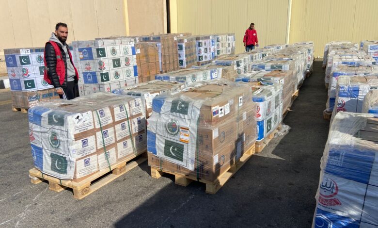 وصول الشحنة السابعة من المساعدات الإنسانية الباكستانية لغزة إلى مطار العريش الدولي وصول الشحنة السابعة من المساعدات الإنسانية الباكستانية لغزة إلى مطار العريش الدولي