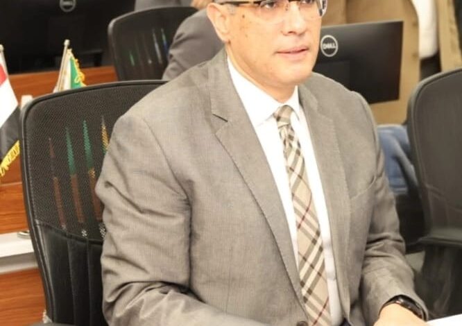 محافظ الجيزة يتابع انتظام فتح اللجان الانتخابية بالدائرة الثامنة “إمبابة والمنيرة الغربية” في أول أيام انتخابات مجلس النواب من داخل مركز السيطرة