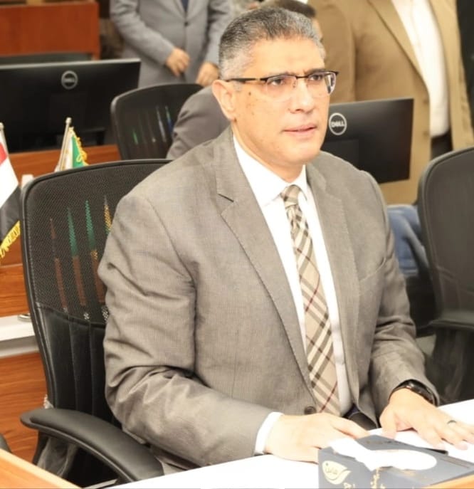 محافظ الجيزة يتابع انتظام فتح اللجان الانتخابية بالدائرة الثامنة “إمبابة والمنيرة الغربية” في أول أيام انتخابات مجلس النواب من داخل مركز السيطرة