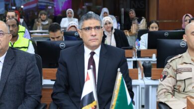 محافظ الجيزة يتابع فتح لجان الدائرة الثامنة ” إمبابة والمنيرة الغربية” من داخل مركز السيطرة للطوارئ وانتظام العملية الانتخابية