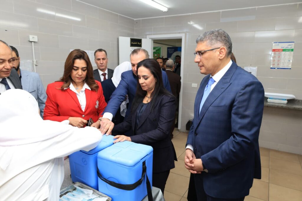 وزيرتا التضامن الاجتماعي والتنمية المحلية ومحافظ الجيزة يفتتحون المجمع الخدمي بمساكن روضة السودان وزيرتا التضامن الاجتماعي والتنمية المحلية ومحافظ الجيزة يفتتحون المجمع الخدمي بمساكن روضة السودان