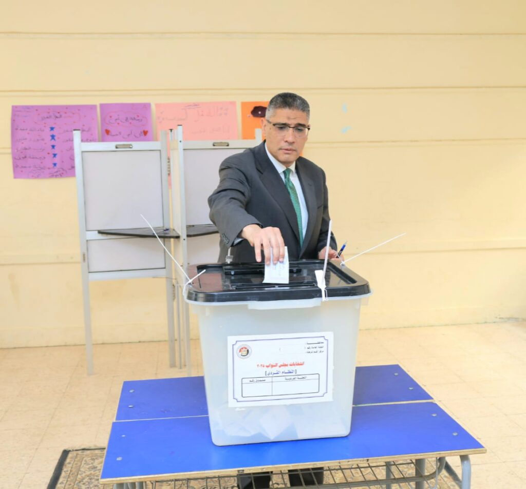 محافظ الجيزة يُدلي بصوته في انتخابات مجلس النواب 2025 محافظ الجيزة يُدلي بصوته في انتخابات مجلس النواب 2025