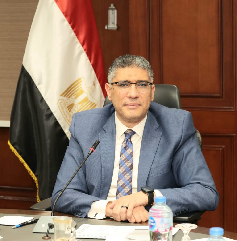 محافظ الجيزة: توزيع ٢ طن من لحوم صكوك الأضاحي على الأسر الأولى بالرعاية في أوسيم وأبو النمرس والحوامدية والشيخ زايد والهرم