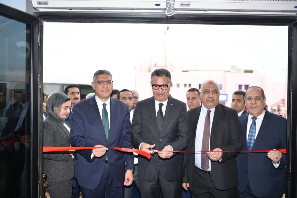 وزير التموين ومحافظ الجيزة ورئيس مدينة الإنتاج الإعلامي يفتتحون الفرع الرابع لمنافذ «كاري أون» بمقر المدينة . وزير التموين ومحافظ الجيزة ورئيس مدينة الإنتاج الإعلامي يفتتحون الفرع الرابع لمنافذ «كاري أون» بمقر المدينة .