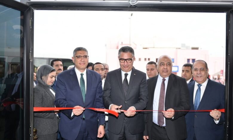 وزير التموين ومحافظ الجيزة ورئيس مدينة الإنتاج الإعلامي يفتتحون الفرع الرابع لمنافذ «كاري أون» بمقر المدينة . وزير التموين ومحافظ الجيزة ورئيس مدينة الإنتاج الإعلامي يفتتحون الفرع الرابع لمنافذ «كاري أون» بمقر المدينة .