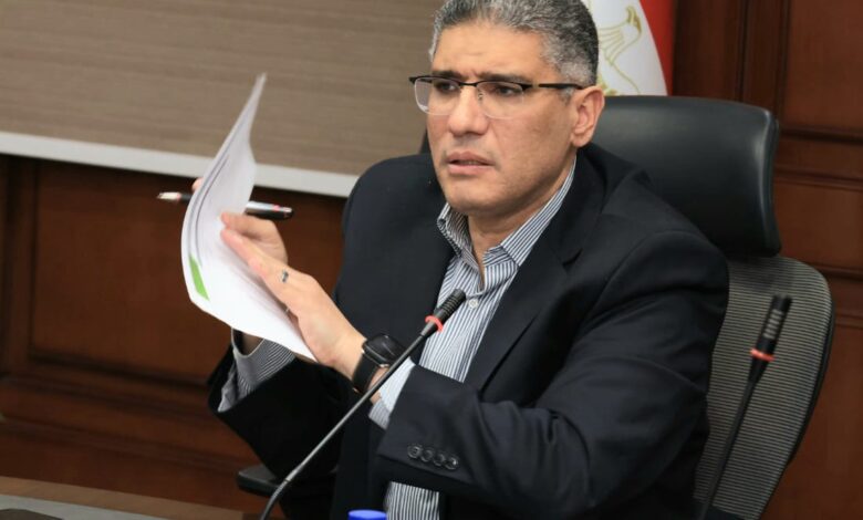 محافظ الجيزة يعقد لقاءً موسعًا مع رؤساء الأحياء والمراكز لتنظيم متابعة ورفع كفاءة 74 نفقًا أسفل الطريق الدائري