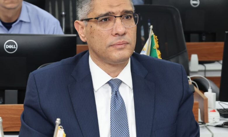 محافظ الجيزة يتابع أعمال فتح لجان جولة الإعادة لانتخابات مجلس النواب بالدائرة الثامنة «إمبابة والمنيرة الغربية» من داخل مركز السيطرة للطوارئ محافظ الجيزة يتابع أعمال فتح لجان جولة الإعادة لانتخابات مجلس النواب بالدائرة الثامنة «إمبابة والمنيرة الغربية» من داخل مركز السيطرة للطوارئ