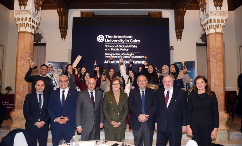 رئيس قطاع الإعلام والاتصال يشارك في حفل تخرج الدفعة 34 لمركز كمال أدهم للصحافة التلفزيونية والرقمية بالجامعة الامريكية