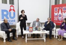 في أمسية أدبية مهمة الكتاب الروس: الذكاء الاصطناعي يهدد الإبداع.