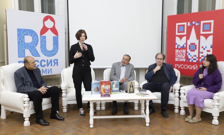 في أمسية أدبية مهمة الكتاب الروس: الذكاء الاصطناعي يهدد الإبداع. في أمسية أدبية مهمة الكتاب الروس: الذكاء الاصطناعي يهدد الإبداع.