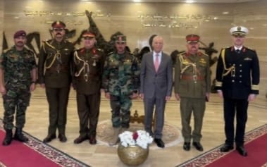 سفير جمهوريّةِ العراق في القاهرة يُشاركُ القوّاتِ المظلّيّةَ العراقيّةَ احتفالاتِ الذكرى الـ105 لعيدِ الجيش سفير جمهوريّةِ العراق في القاهرة يُشاركُ القوّاتِ المظلّيّةَ العراقيّةَ احتفالاتِ الذكرى الـ105 لعيدِ الجيش