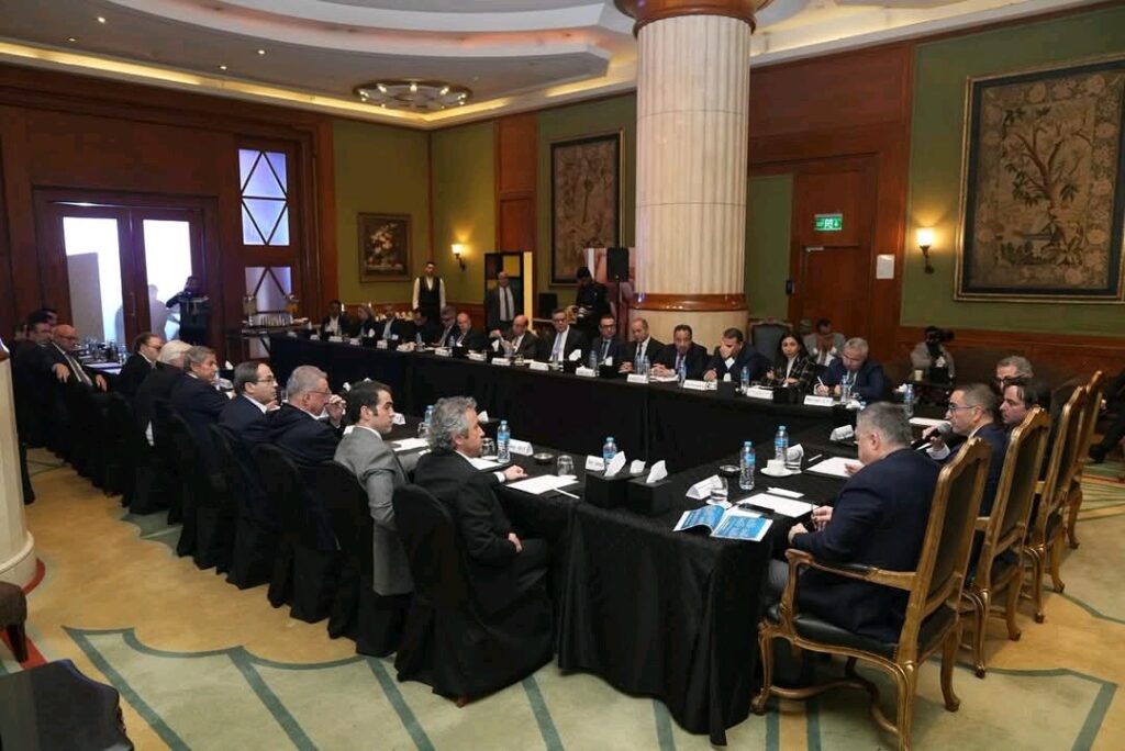 اجتماع وزير الاستثمار و التجارة الخارجية مع ممثلي شركات صناعة الدينيم والنسيج التركية لتعزيز فرص الاستثمار في مصر