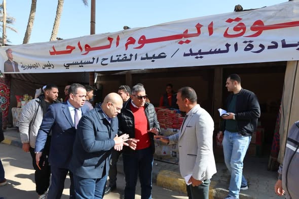 محافظ الجيزة يتفقد سوق “اليوم الواحد” بالحوامدية لتوفير السلع بأسعار مناسبة