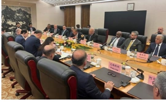 سَفير جمهورية العراق في القاهِرةِ يترأس وَفدَ المندوبين الدائِمين للدول العربية في زيارَتِهِم إلى الصّين