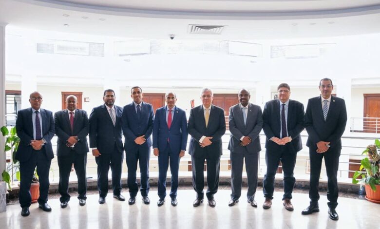 وزير التعليم العالي يبحث مع نظيره الجيبوتي دعم التعاون المشترك