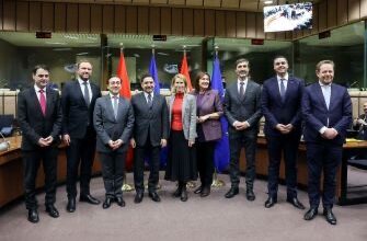 الاتحاد الاوروبي يشيد بدور ملك المغرب في تحقيق السلام والاستقرار في الشرق الأوسط الاتحاد الاوروبي يشيد بدور ملك المغرب في تحقيق السلام والاستقرار في الشرق الأوسط