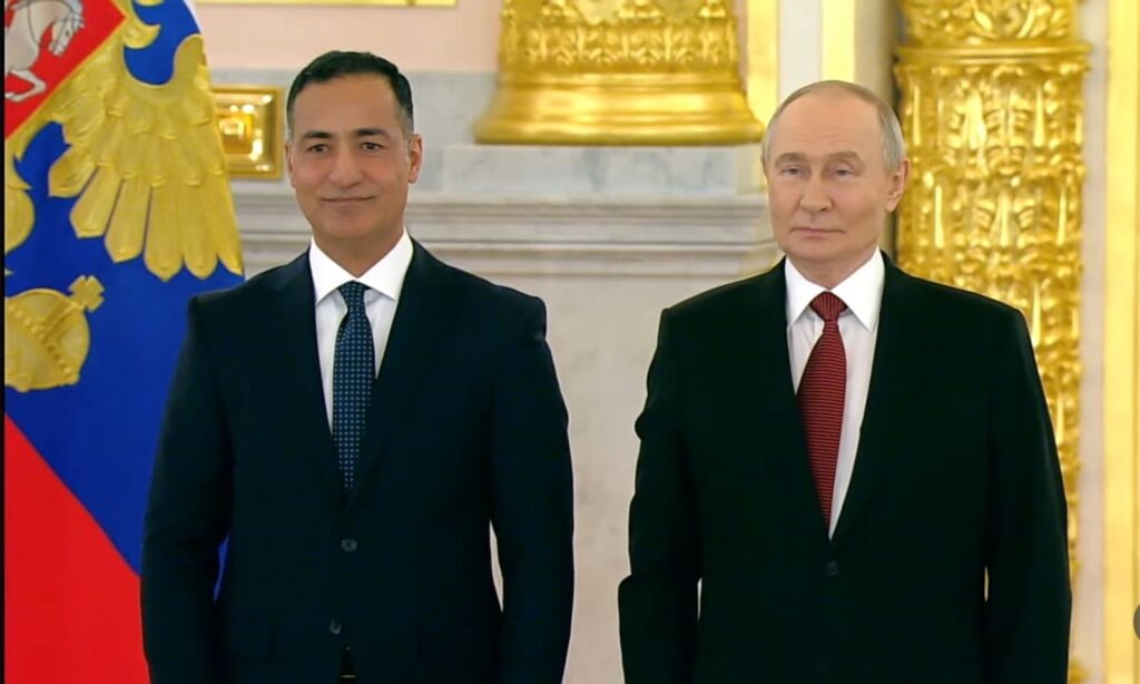 بعد استقبال بوتين للسفير المصري  تهنئة الصداقة والخريجين بتقديم أوراق الاعتماد