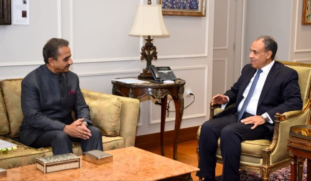 وزير الخارجية يستقبل وزير الدولة للشئون الخارجية الهندي