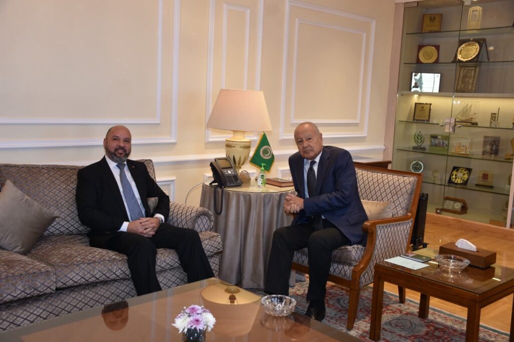 • الأمين العام لجامعة الدول العربية يستقبل السفير الكوبي • الأمين العام لجامعة الدول العربية يستقبل السفير الكوبي