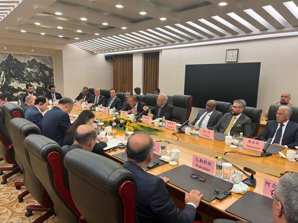 زيارة وفد عربي رفيع المستوى إلى جمهورية الصين الشعبية للإعداد للقمة العربية الصينية زيارة وفد عربي رفيع المستوى إلى جمهورية الصين الشعبية للإعداد للقمة العربية الصينية