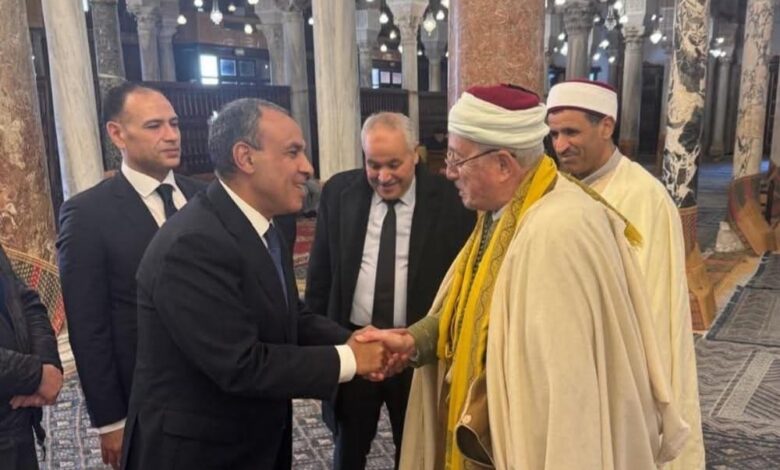 وزير الخارجية يلتقي مفتي الجمهورية التونسية وزير الخارجية يلتقي مفتي الجمهورية التونسية