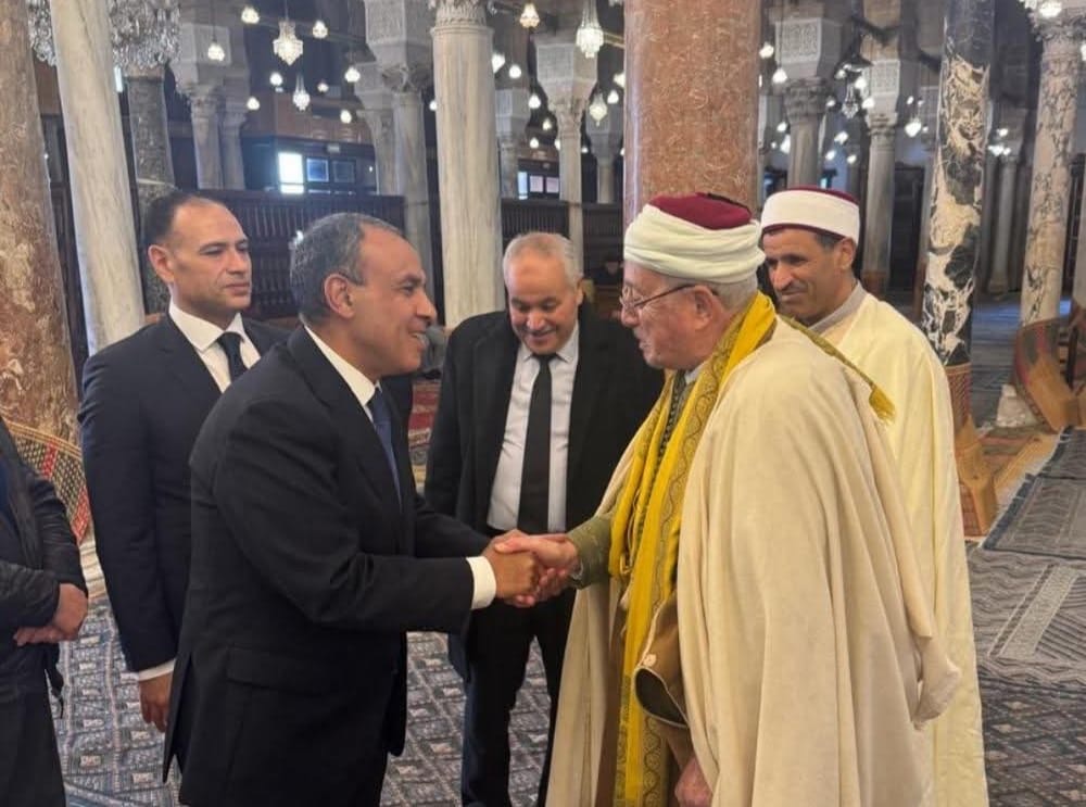 وزير الخارجية يلتقي مفتي الجمهورية التونسية وزير الخارجية يلتقي مفتي الجمهورية التونسية