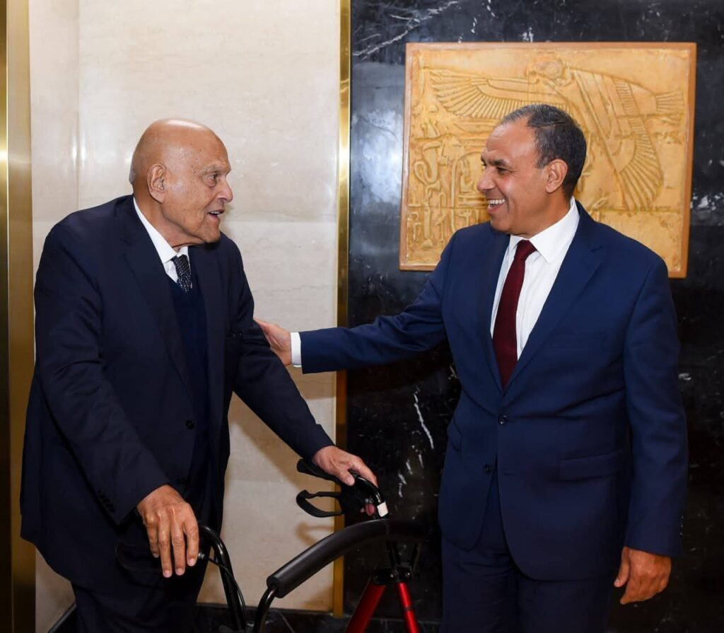 وزير الخارجية يلتقي البروفيسور د. مجدي يعقوب … ويشيد بالدور الإنساني والتنموي للمشروعات الصحية المصرية في أفريقيا وزير الخارجية يلتقي البروفيسور د. مجدي يعقوب … ويشيد بالدور الإنساني والتنموي للمشروعات الصحية المصرية في أفريقيا