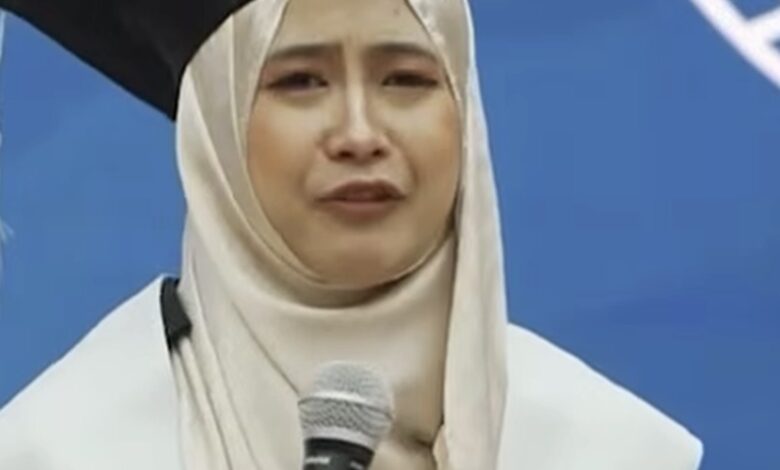 بالدموع.. رسالة مؤثرة لخريجة إندونيسية بحفل تخرجها من الأزهر امتنانًا لـ مصر وزميلاتها بالجامعة