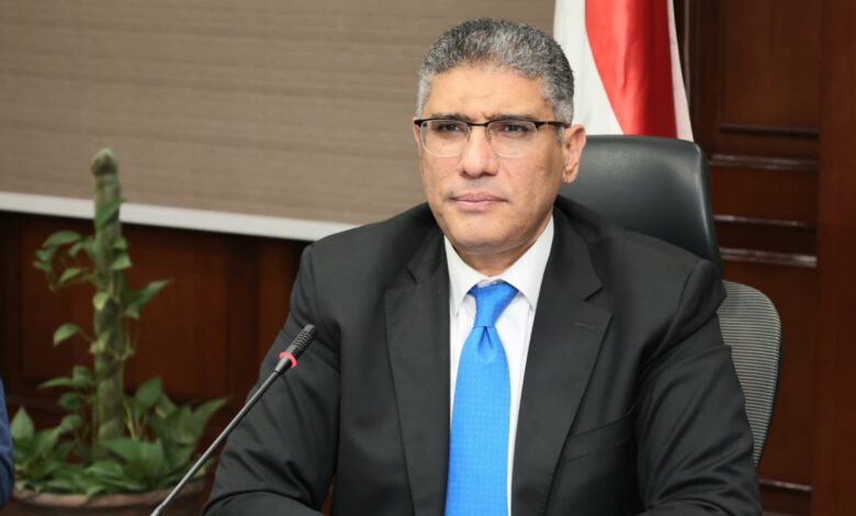 محافظ الجيزة يُجري حركة تكليفات موسعة لنواب رؤساء الأحياء والمراكز والمدن